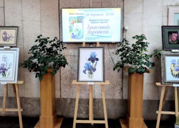 «Ірисовий травень» – у Миколаєві відкрилась чергова виставка циклу «Пори року» (ФОТО)