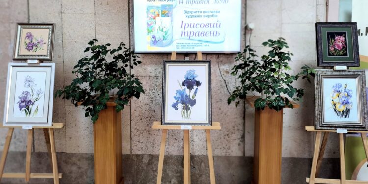 «Ірисовий травень» – у Миколаєві відкрилась чергова виставка циклу «Пори року» (ФОТО)