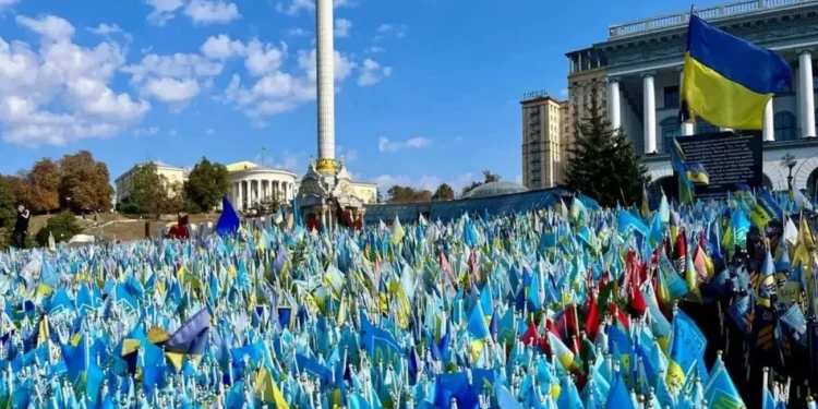 Біля Алеї Героїв у Києві чергуватимуть патрульні зі зброєю – КМВА