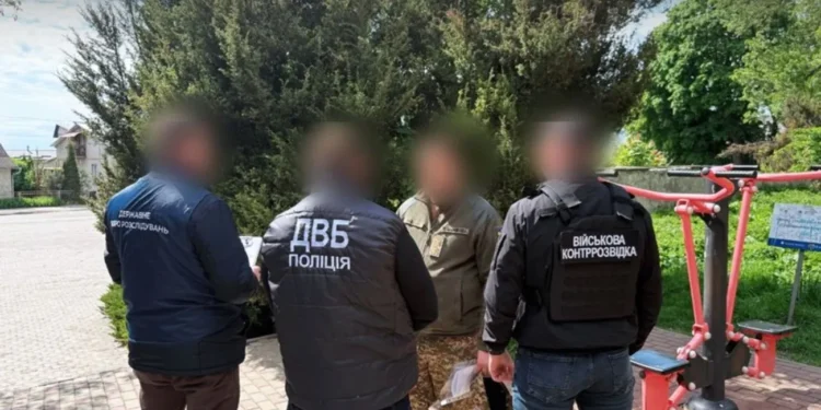 25 тисяч доларів за непридатність до військової служби: на Тернопільщині затримали солдата за схему ухилення від призову