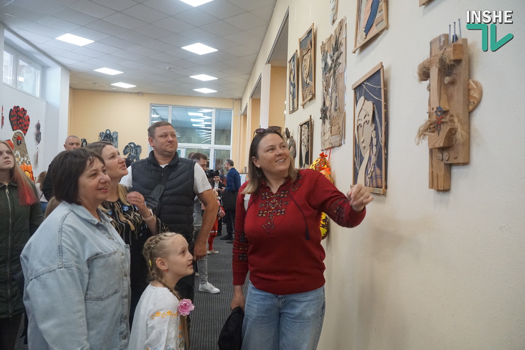 «Артпроєкти і етнодизайн ДХШ» - недитяча виставка творів учнів дитячої художньої школи Миколаєва (ФОТО) 29 «Артпроєкти і етнодизайн ДХШ» - недитяча виставка творів учнів дитячої художньої школи Миколаєва (ФОТО) 28