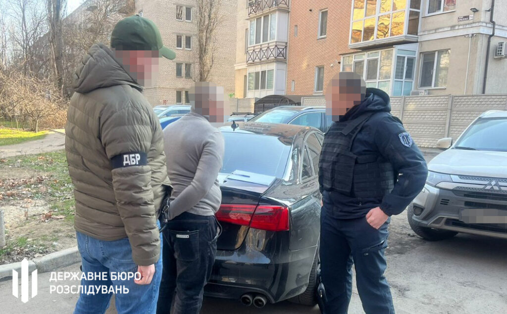 У Миколаєві судитимуть працівника ТЦК та його спільника за вимагання (ФОТО) 5 У Миколаєві судитимуть працівника ТЦК та його спільника за вимагання (ФОТО) 4