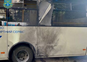 Внаслідок ранкових обстрілів Херсона дроном та артилерією – десятеро постраждалих (ФОТО)