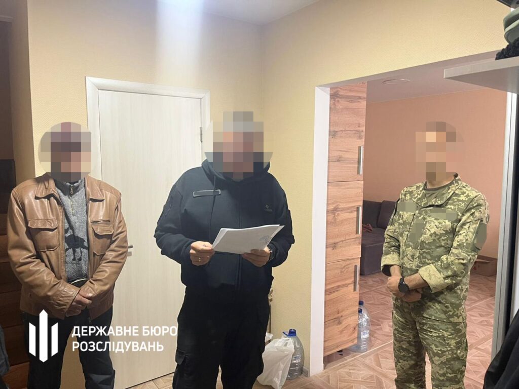 Голову ВЛК у Держприкордонслужбі затримали на хабарі (ФОТО, ВІДЕО) 5 Голову ВЛК у Держприкордонслужбі затримали на хабарі (ФОТО, ВІДЕО) 4