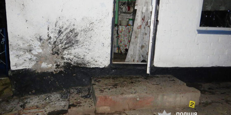 Подробиці загибелі 3-річної дитини від вибуху гранати на Миколаївщині – гранату принесла п’яна сусідка, яка також згодом померла від травм (ФОТО)