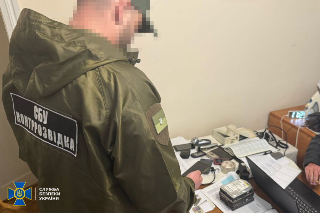CБУ затримала зрадника - він влаштувався до оборонного заводу на Одещині, щоб викрасти документи (ФОТО) 3 CБУ затримала зрадника - він влаштувався до оборонного заводу на Одещині, щоб викрасти документи (ФОТО) 2