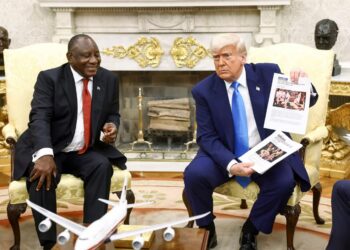 Яка ганьба. Трамп під час “наїзду” на президента ПАР апелював фейковими новинами про вбивства білих фермерів (ФОТО)