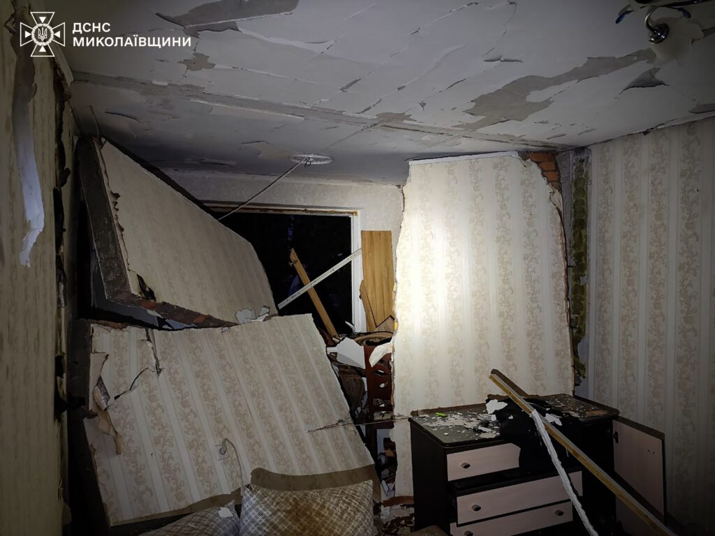 У Миколаєві в квартирі вибухнув газ, є руйнування та постраждала (ФОТО, ВІДЕО) 5 У Миколаєві в квартирі вибухнув газ, є руйнування та постраждала (ФОТО, ВІДЕО) 4