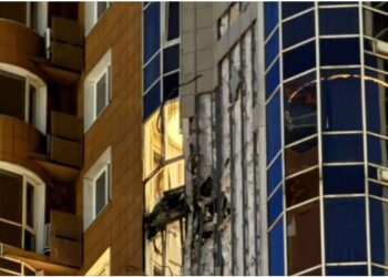 У Петербурзі горить завод, в Москві внаслідок дронової атаки пошкоджено будинок (ФОТО, ВІДЕО)
