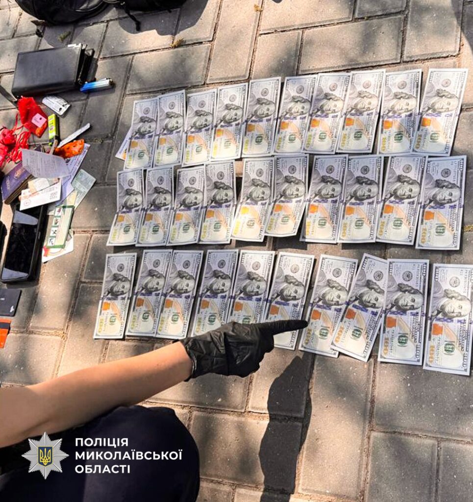 На Миколаївщині батько з сином видурили у знайомого $70 тис. - обіцяли захистити від мобілізації (ФОТО) 3 На Миколаївщині батько з сином видурили у знайомого $70 тис. - обіцяли захистити від мобілізації (ФОТО) 2