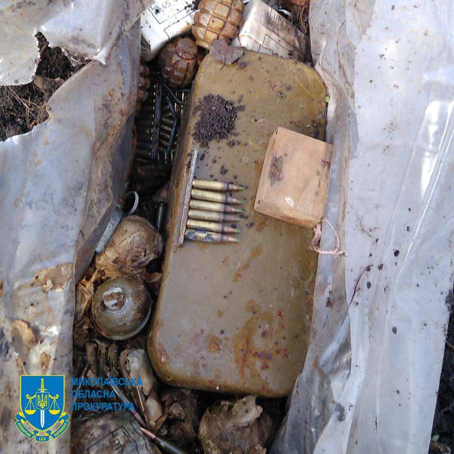 Мешканець Миколаївщини зібрав трофейні боєприпаси на Херсонщині та сховав у лісосмузі (ФОТО) 3 Мешканець Миколаївщини зібрав трофейні боєприпаси на Херсонщині та сховав у лісосмузі (ФОТО) 2