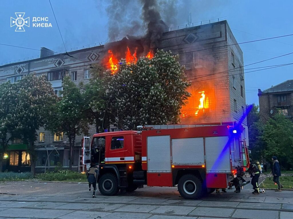 У Києві внаслідок нічної атаки 2 загиблих (ФОТО) 5 У Києві внаслідок нічної атаки 2 загиблих (ФОТО) 4