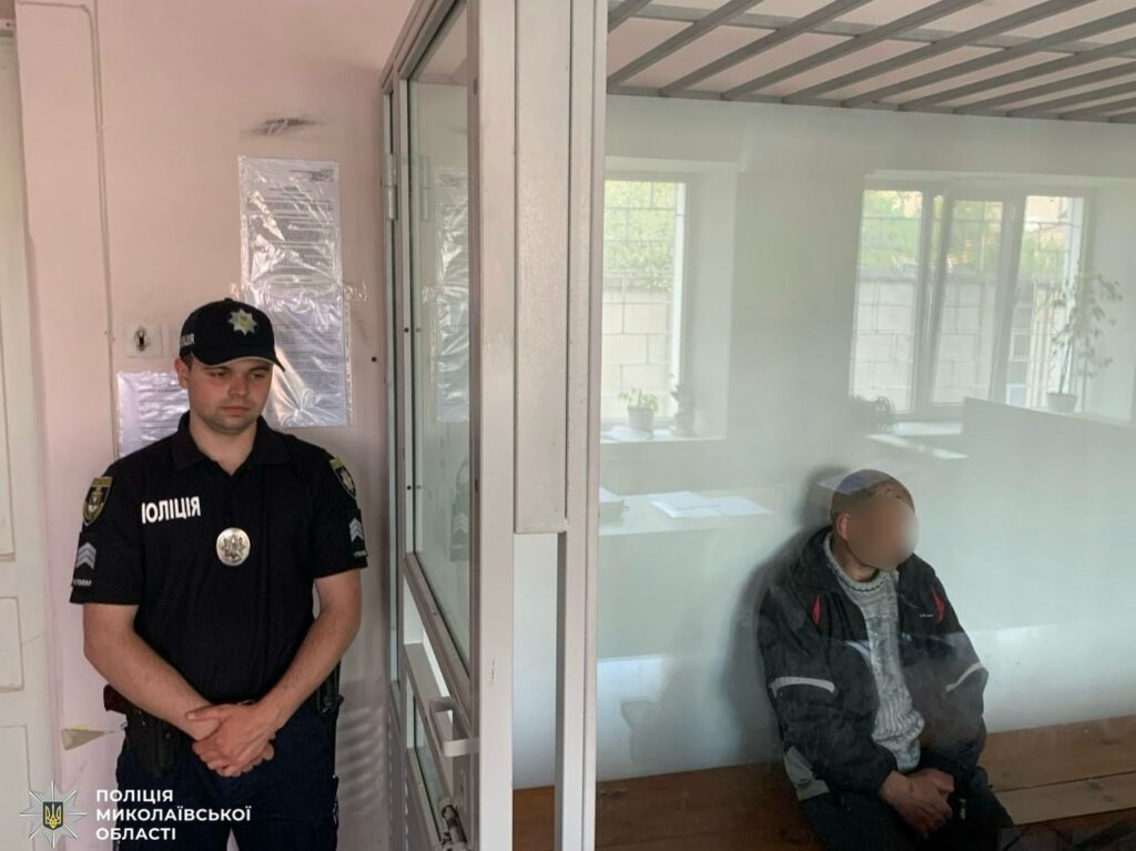 Арештований без застави житель Вознесенська, який кинув гранату в поліцейських (ФОТО) 3 Арештований без застави житель Вознесенська, який кинув гранату в поліцейських (ФОТО) 2