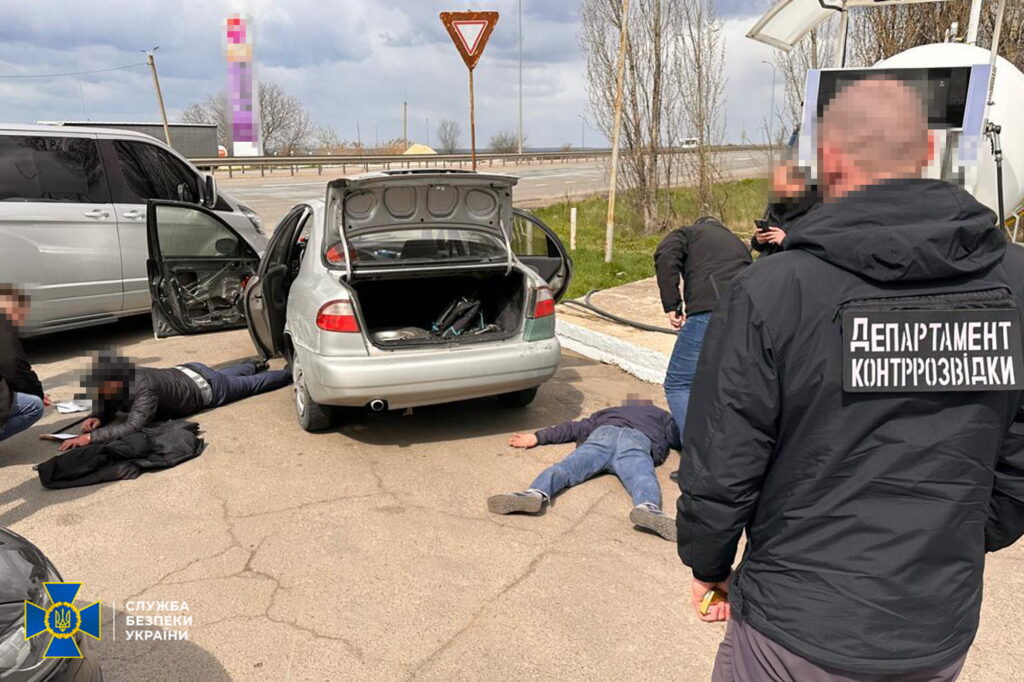 У Миколаєві нейтралізована група, яка переправляла ухилянтів до Придністров’я (ФОТО) 5 У Миколаєві нейтралізована група, яка переправляла ухилянтів до Придністров’я (ФОТО) 4