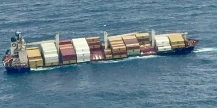 Біля Індії затонуло судно з карбідом кальцію і українцями на борту. Що відомо на зараз