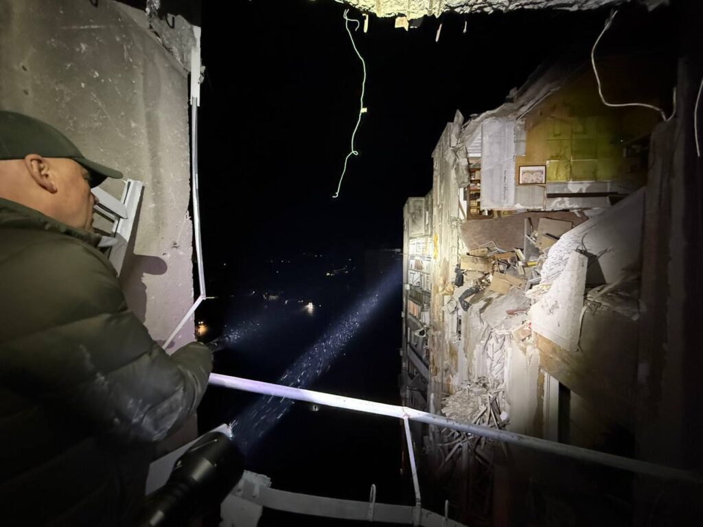 В Одесі внаслідок нальоту дронів зруйнована багатоповерхівка, 2 загиблих (ФОТО, ВІДЕО) 11 В Одесі внаслідок нальоту дронів зруйнована багатоповерхівка, 2 загиблих (ФОТО, ВІДЕО) 10
