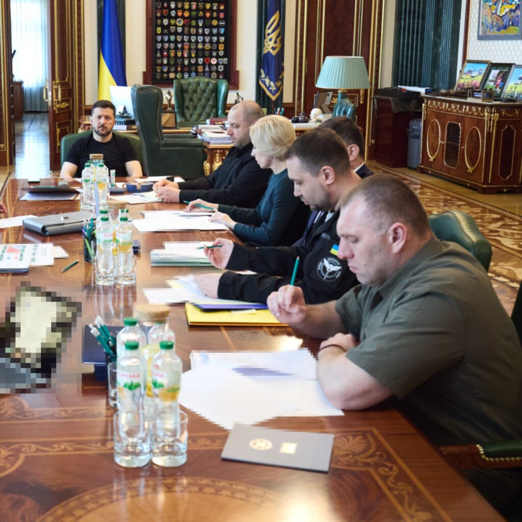 Зеленський провів нараду з підготовки обміну (ФОТО) 5 Зеленський провів нараду з підготовки обміну (ФОТО) 4