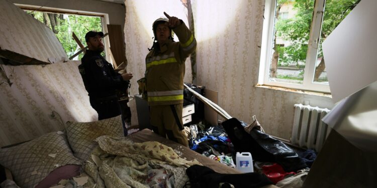 У Миколаєві в квартирі вибухнув газ, є руйнування та постраждала (ФОТО, ВІДЕО)