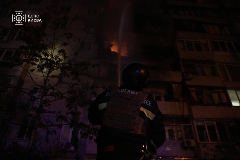Київ пережив масовану ракетно-дронову атаку (ФОТО) 7 Київ пережив масовану ракетно-дронову атаку (ФОТО) 6