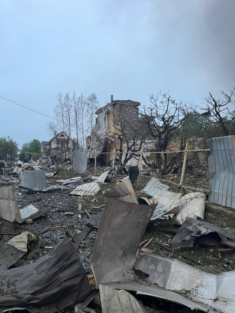 На Київщині внаслідок нічної атаки загинуло 3 людини (ФОТО) 7 На Київщині внаслідок нічної атаки загинуло 3 людини (ФОТО) 6