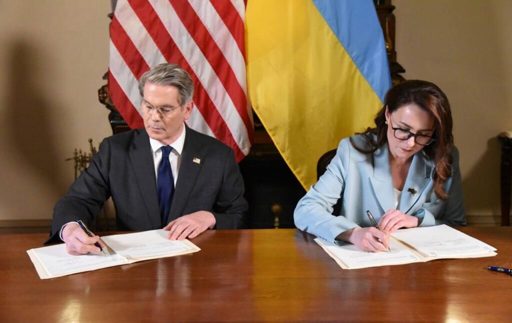 Україна і США підписали угоду про корисні копалини (ФОТО) 3 Україна і США підписали угоду про корисні копалини (ФОТО) 2