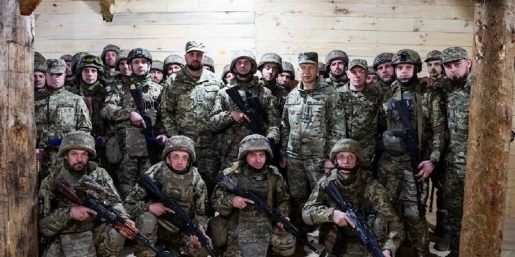 «Ця операція досягла більшості поставлених цілей» – Сирський нагородив воїнів за участь у Курській операції (ФОТО)