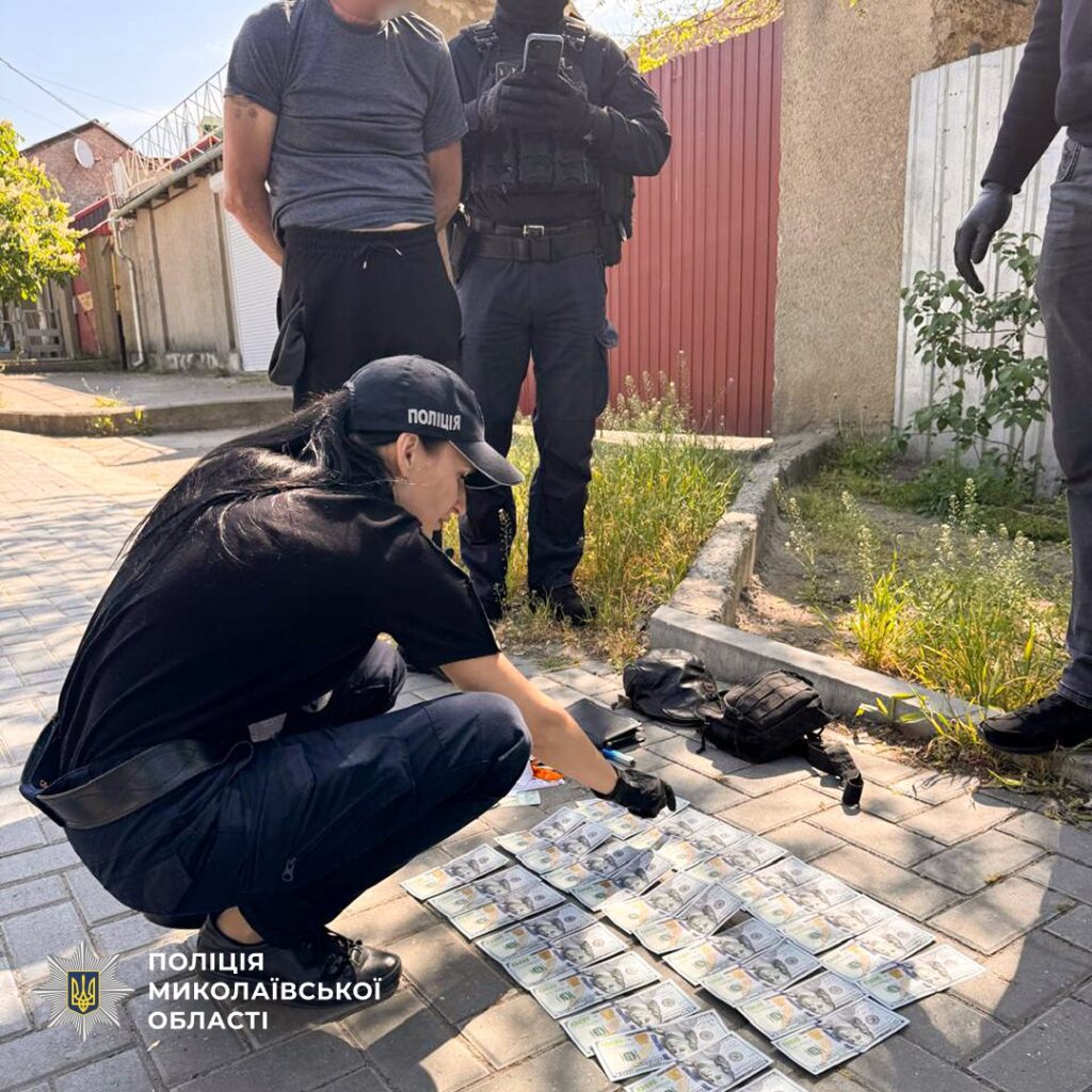 На Миколаївщині батько з сином видурили у знайомого $70 тис. - обіцяли захистити від мобілізації (ФОТО) 5 На Миколаївщині батько з сином видурили у знайомого $70 тис. - обіцяли захистити від мобілізації (ФОТО) 4
