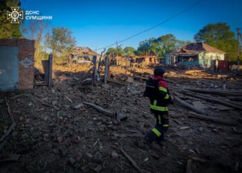 Путінське «перемир’я». Житловий сектор Сумщини атакований КАБами – одна людина загинула, ще одну врятували з-під завалів (ФОТО, ВІДЕО)