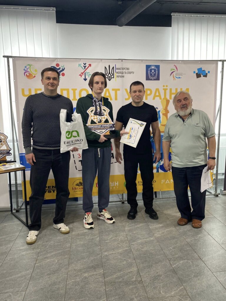 Миколаївський шахіст Артем Берін – з двома нагородами чемпіонатів України з рапіду та бліцу (ФОТО) 5 Миколаївський шахіст Артем Берін – з двома нагородами чемпіонатів України з рапіду та бліцу (ФОТО) 4