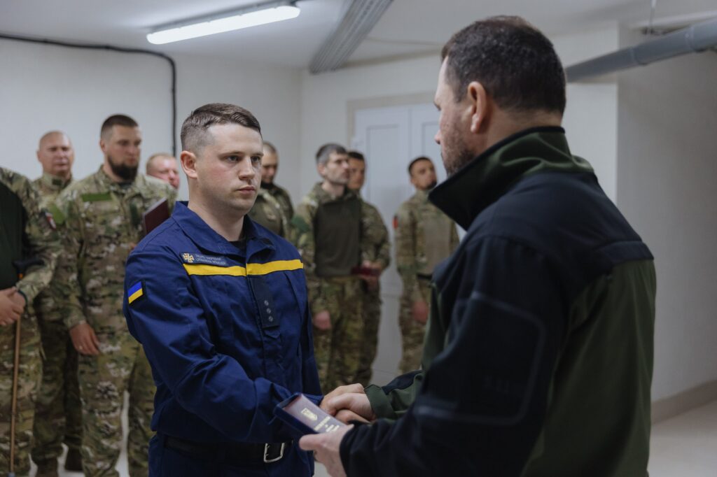 Миколаївські рятувальники – серед відзначених міністром внутрішніх справ Ігорем Клименко (ФОТО) 5 Миколаївські рятувальники – серед відзначених міністром внутрішніх справ Ігорем Клименко (ФОТО) 4