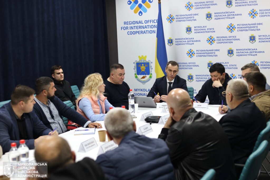 Візит міністра охорони здоров’я на Миколаївщину – обговорення низки проблемних питань, «екстреники» отримали 3 автівки від благодійників (ФОТО) 7 Візит міністра охорони здоров’я на Миколаївщину – обговорення низки проблемних питань, «екстреники» отримали 3 автівки від благодійників (ФОТО) 6