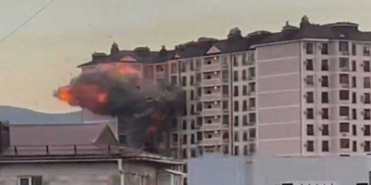 У Новоросійську дрон влетів у житловий будинок. Пожежа (ВІДЕО)