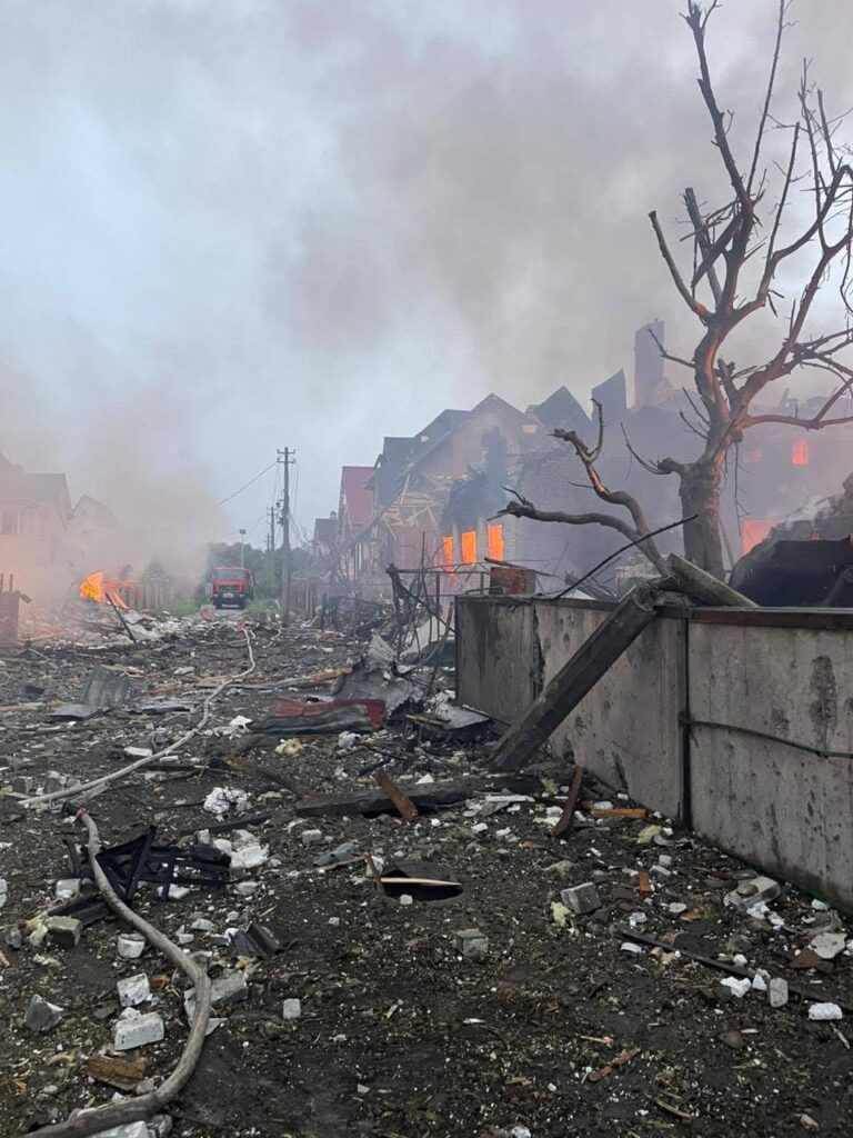 На Київщині внаслідок нічної атаки загинуло 3 людини (ФОТО) 9 На Київщині внаслідок нічної атаки загинуло 3 людини (ФОТО) 8