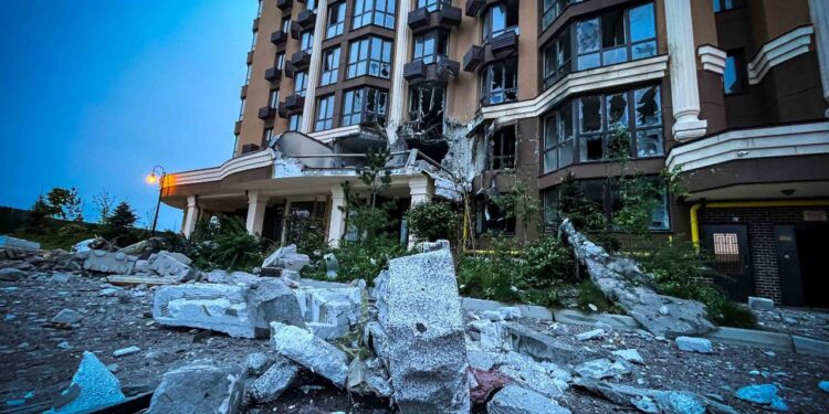 На Київщині внаслідок ракетно-дронової атаки загинули мати і син, – Зеленський розповів, куди били ще (ФОТО, ВІДЕО)