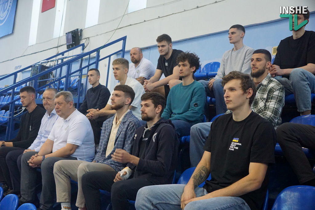 У Миколаєві привітали гравців «Ніко-Баскет» - нагородами, грошовими преміями та обіцянкою виступів у Суперлізі (ФОТО) 7 У Миколаєві привітали гравців «Ніко-Баскет» - нагородами, грошовими преміями та обіцянкою виступів у Суперлізі (ФОТО) 6