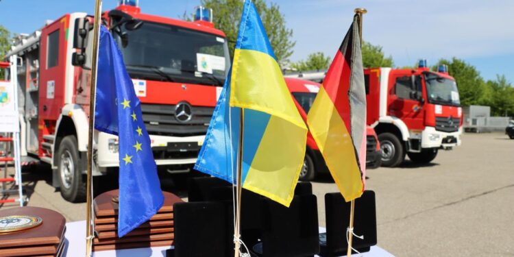 Миколаївщина отримала від міжнародних благодійників два рятувальних автомобілі та спорядження для місцевої пожежної команди (ФОТО)