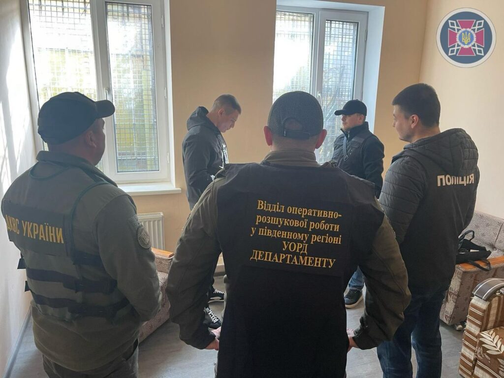 У колонії на Миколаївщині викрили трьох засуджених, які примушували інших ув’язнених не давати показання проти членів злочинних угрупувань (ФОТО) 7 У колонії на Миколаївщині викрили трьох засуджених, які примушували інших ув’язнених не давати показання проти членів злочинних угрупувань (ФОТО) 6