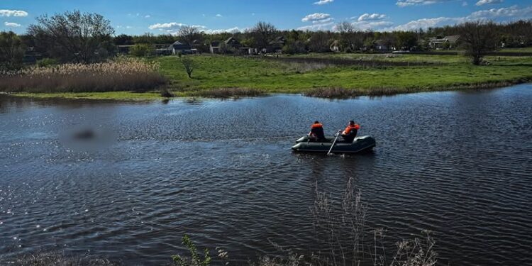 На Миколаївщині рятувальники дістали з річки тіло чоловіка