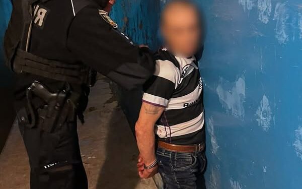 У Миколаєві поліцейські оперативно затримали вбивцю чоловіка – через алкогольне сп’яніння він не зміг втекти (ФОТО)