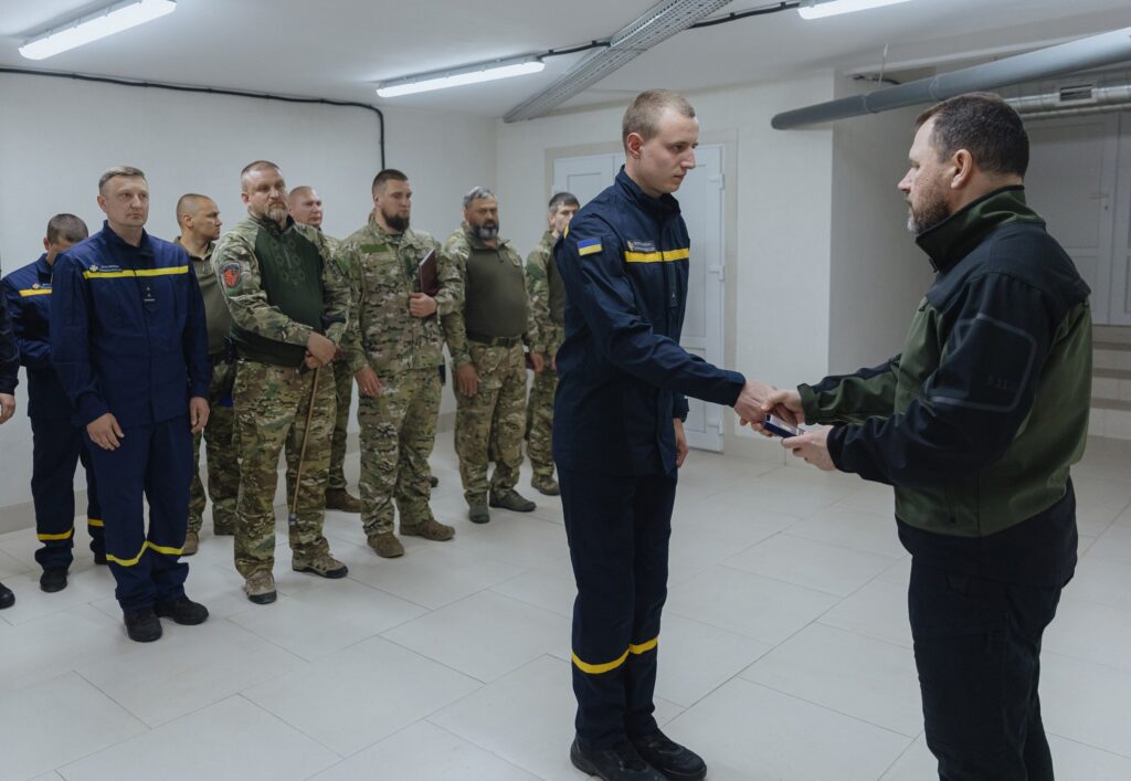 Миколаївські рятувальники – серед відзначених міністром внутрішніх справ Ігорем Клименко (ФОТО) 9 Миколаївські рятувальники – серед відзначених міністром внутрішніх справ Ігорем Клименко (ФОТО) 8