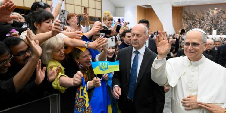 Папі Римському Леву XIV передали списки українських полонених (ФОТО)