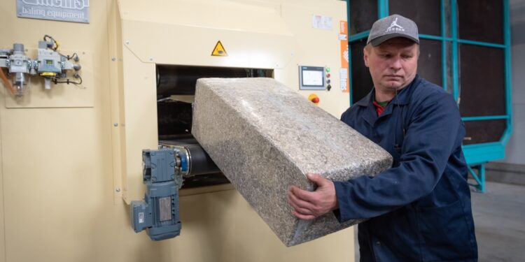 На Житомирщині запустили найбільший в Україні завод з переробки промислових конопель (ФОТО)