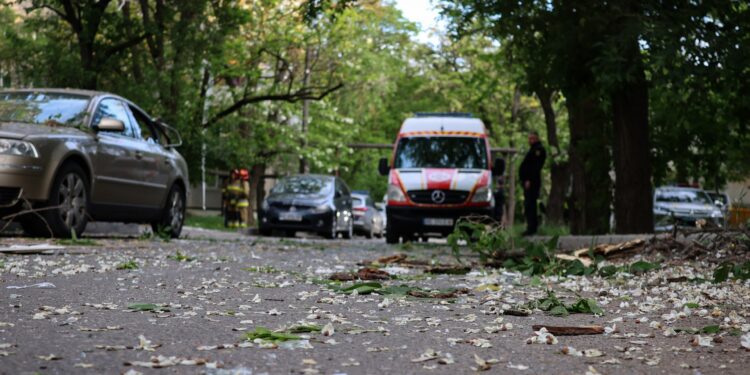 У Миколаєві в квартирі вибухнув газ, є руйнування та постраждала (ФОТО, ВІДЕО)