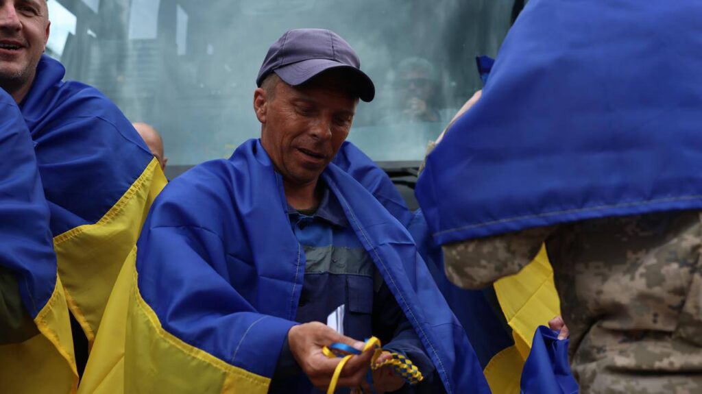 Наші вдома. Ще 307 захисників повернула Україна, зокрема – 27 захисників Маріуполя (ФОТО) 11 Наші вдома. Ще 307 захисників повернула Україна, зокрема – 27 захисників Маріуполя (ФОТО) 10