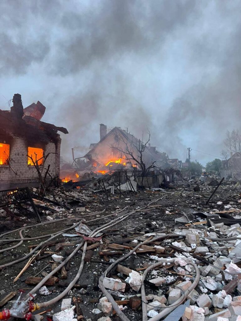 На Київщині внаслідок нічної атаки загинуло 3 людини (ФОТО) 11 На Київщині внаслідок нічної атаки загинуло 3 людини (ФОТО) 10