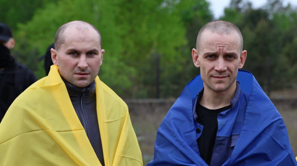 Наші вдома. Україна повернула з російського полону 205 захисників (ФОТО, ВІДЕО) 13 Наші вдома. Україна повернула з російського полону 205 захисників (ФОТО, ВІДЕО) 12