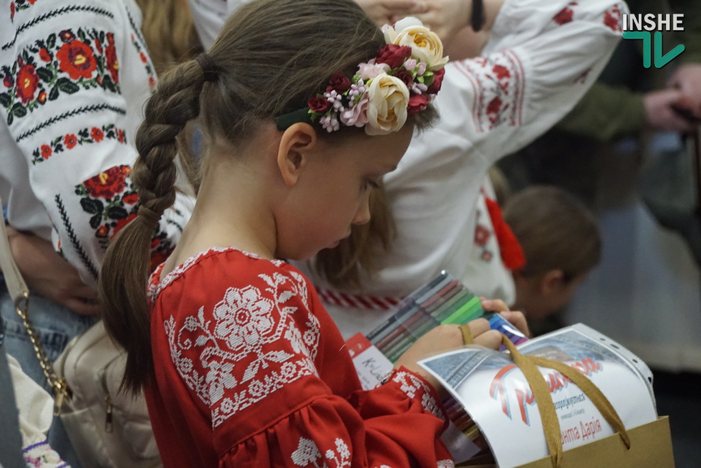 «Артпроєкти і етнодизайн ДХШ» - недитяча виставка творів учнів дитячої художньої школи Миколаєва (ФОТО) 9 «Артпроєкти і етнодизайн ДХШ» - недитяча виставка творів учнів дитячої художньої школи Миколаєва (ФОТО) 8