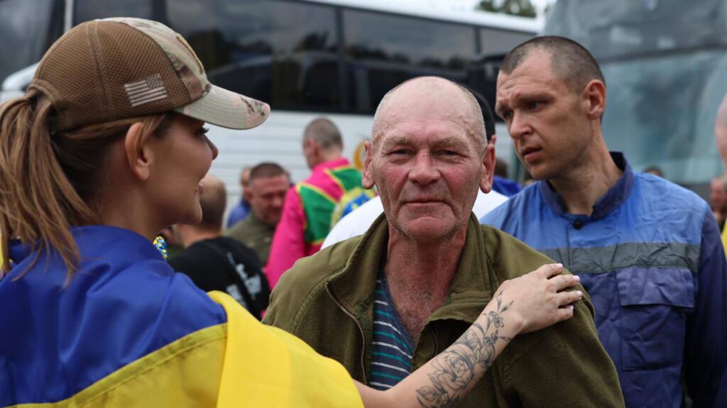 Наші вдома. Ще 307 захисників повернула Україна, зокрема – 27 захисників Маріуполя (ФОТО) 13 Наші вдома. Ще 307 захисників повернула Україна, зокрема – 27 захисників Маріуполя (ФОТО) 12