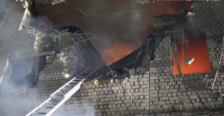 Унаслідок удару по Запоріжжю поранені 29 людей. Росіяни атакували завод Укрзалізниці