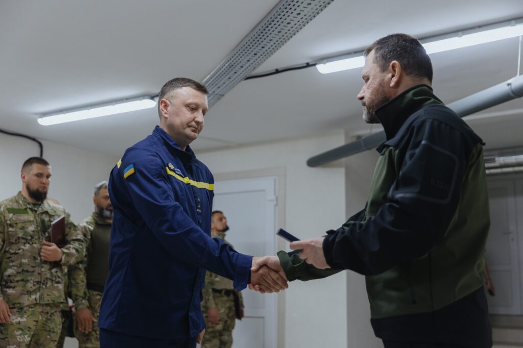 Миколаївські рятувальники – серед відзначених міністром внутрішніх справ Ігорем Клименко (ФОТО) 13 Миколаївські рятувальники – серед відзначених міністром внутрішніх справ Ігорем Клименко (ФОТО) 12